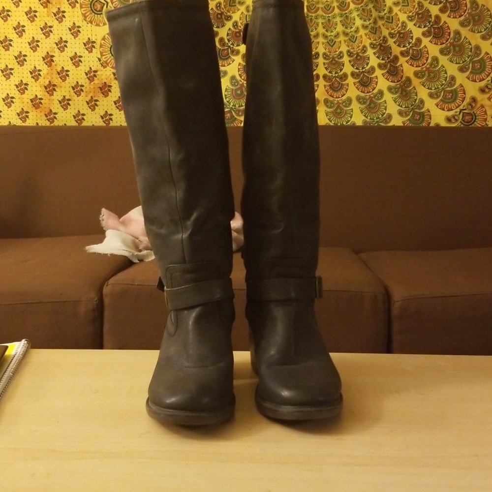 Mid-calf Black boots